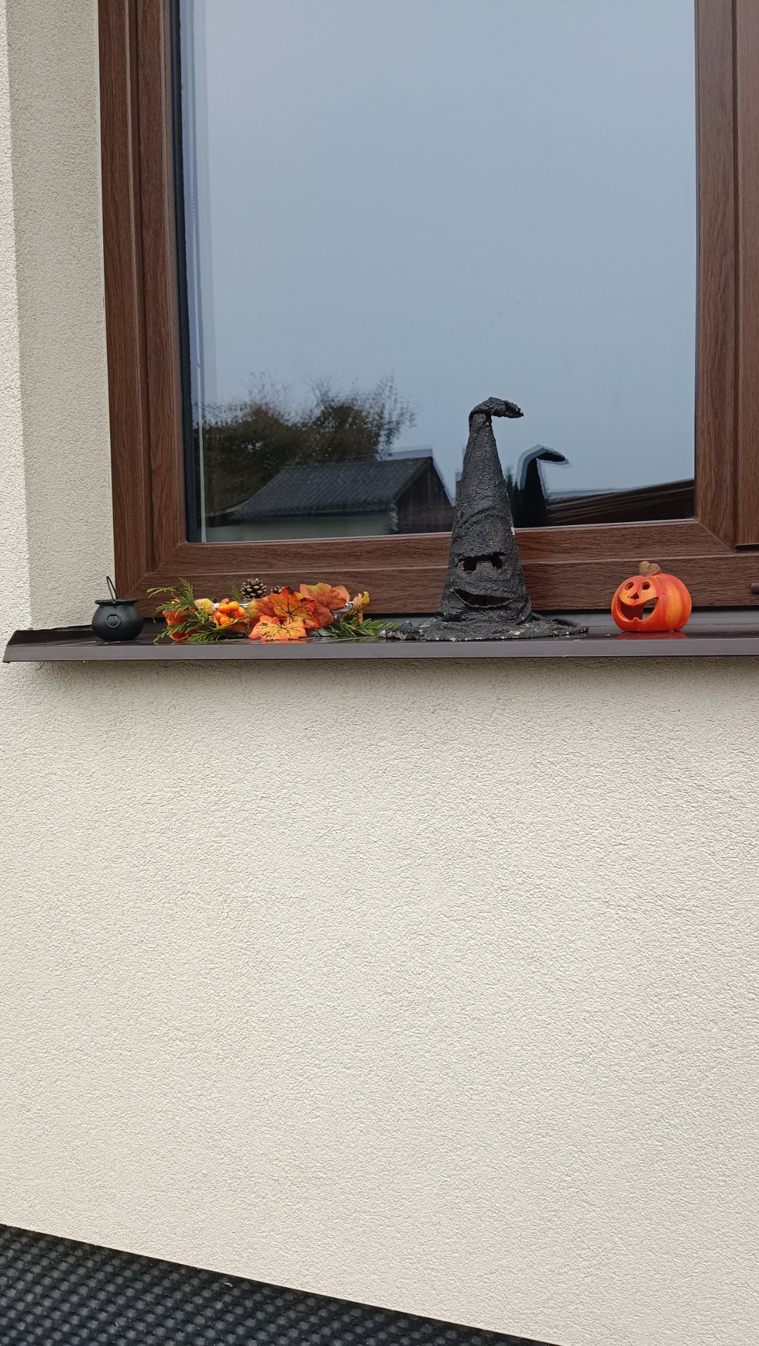 Haloweenský klobouček a podzimní mystička -svícen (na krajích dýně a kotlík jsou jen dokoupená dekorace).